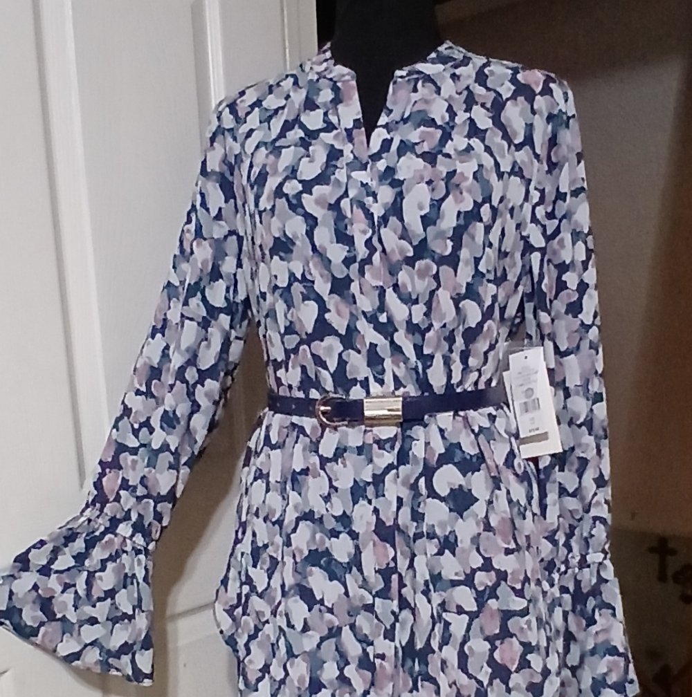 Loose-fit/flowy high-low hem semi-sheer L/S Blouse (runs big)